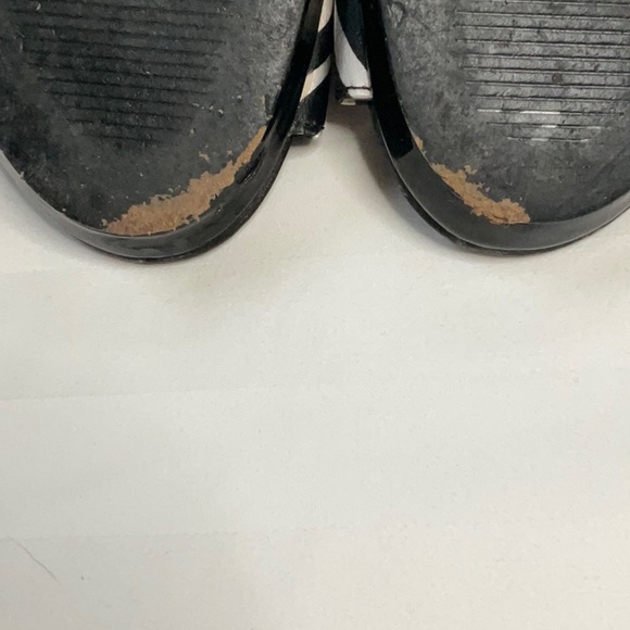 Unlisted “Born to spend” zebra stripe heels - Picture 4 of 5